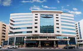 Landmark Summit Hotel